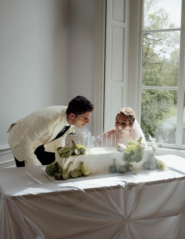 Trouwfotograaf Amersfoort Bruidspaar tijdens de fotoshoot romantisch vastgelegd door trouwfotograaf Amersfoort